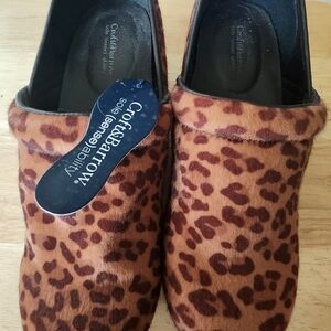 NWT CROFT & BARROW CLOGS SIZE 7 1/2 ANAMIAL PRINT